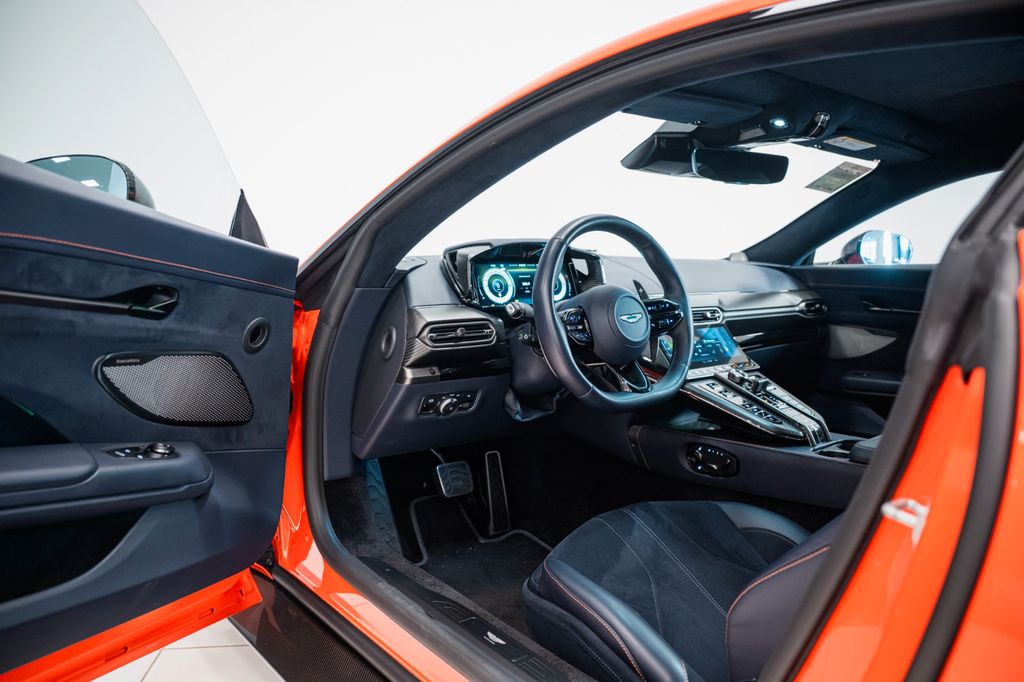 Aston Martin V8 Vantage 2024