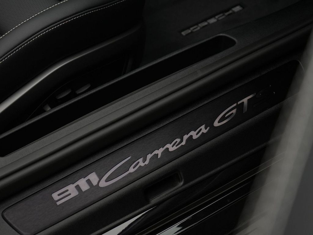 Porsche 992 2025