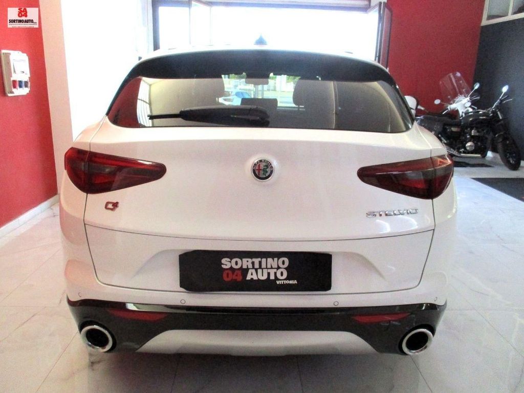 Alfa Romeo Stelvio 2021