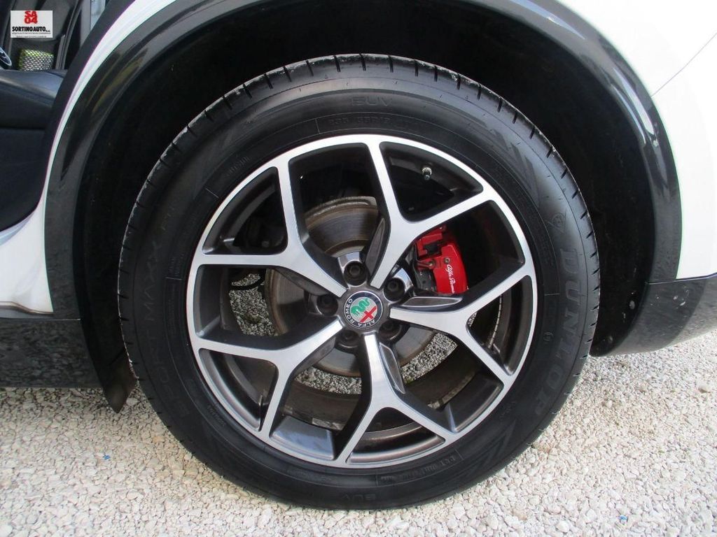 Alfa Romeo Stelvio 2021