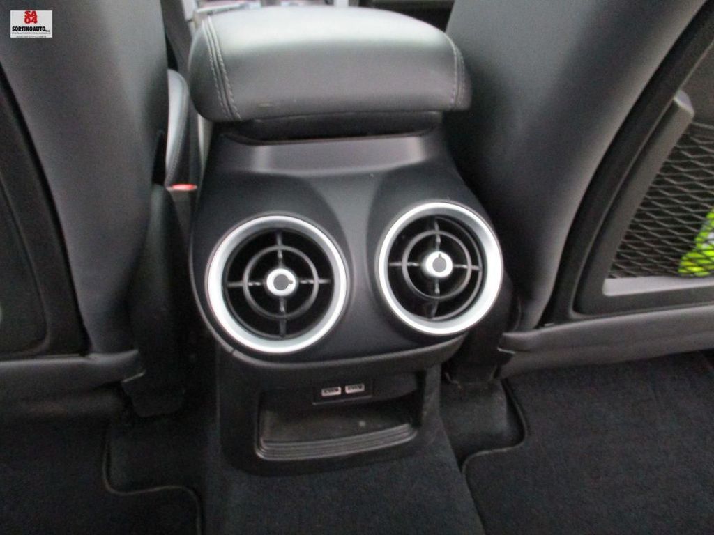 Alfa Romeo Stelvio 2021