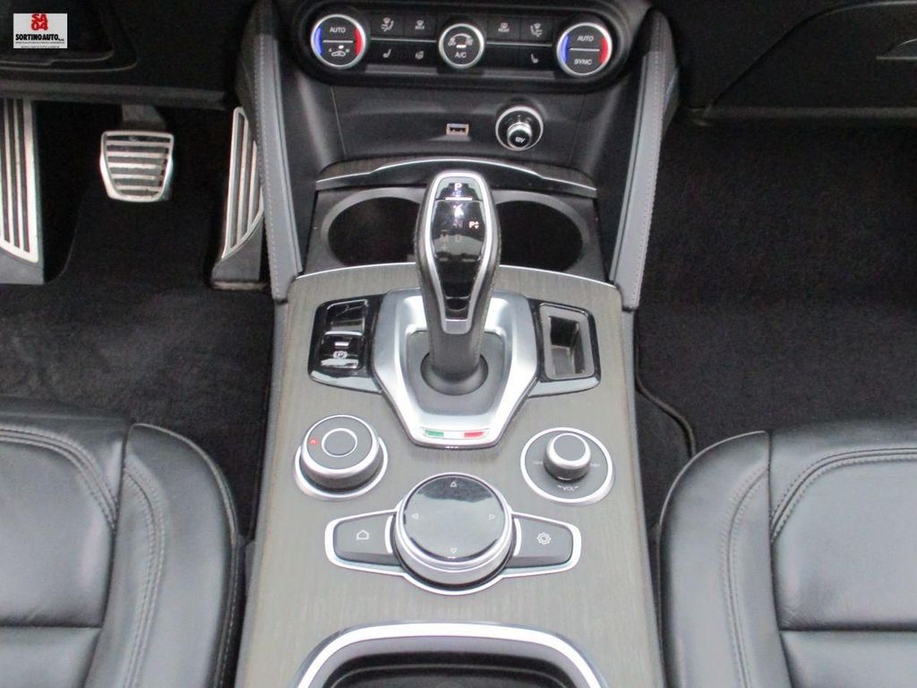 Alfa Romeo Stelvio 2021