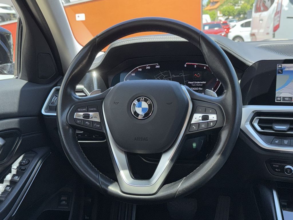 BMW 330 2022