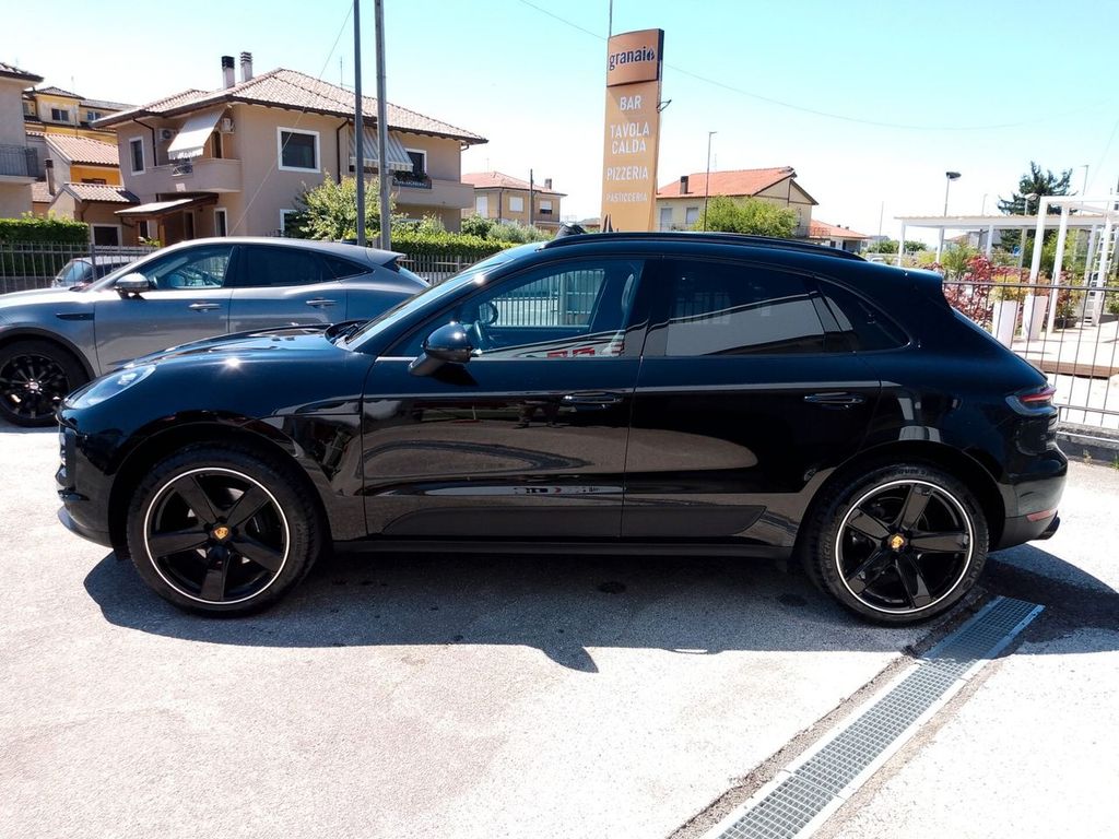 Porsche Macan 2021