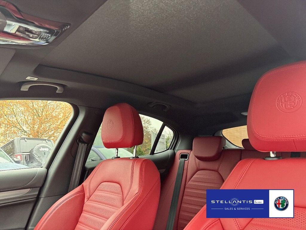 Alfa Romeo Stelvio 2025