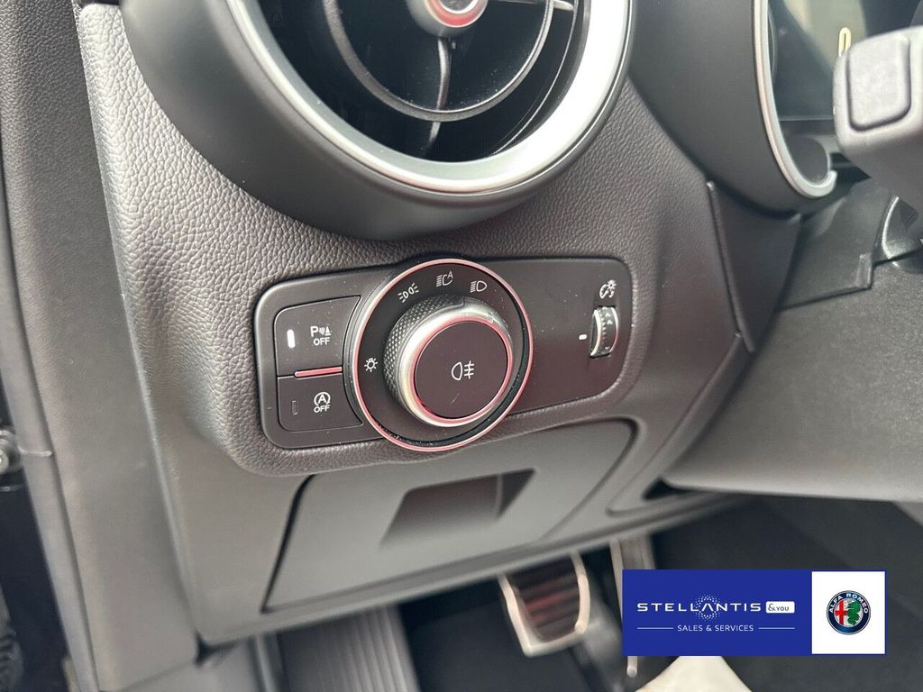 Alfa Romeo Stelvio 2025