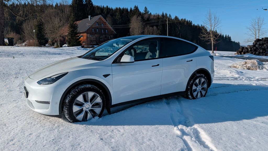 Tesla Model Y 2023