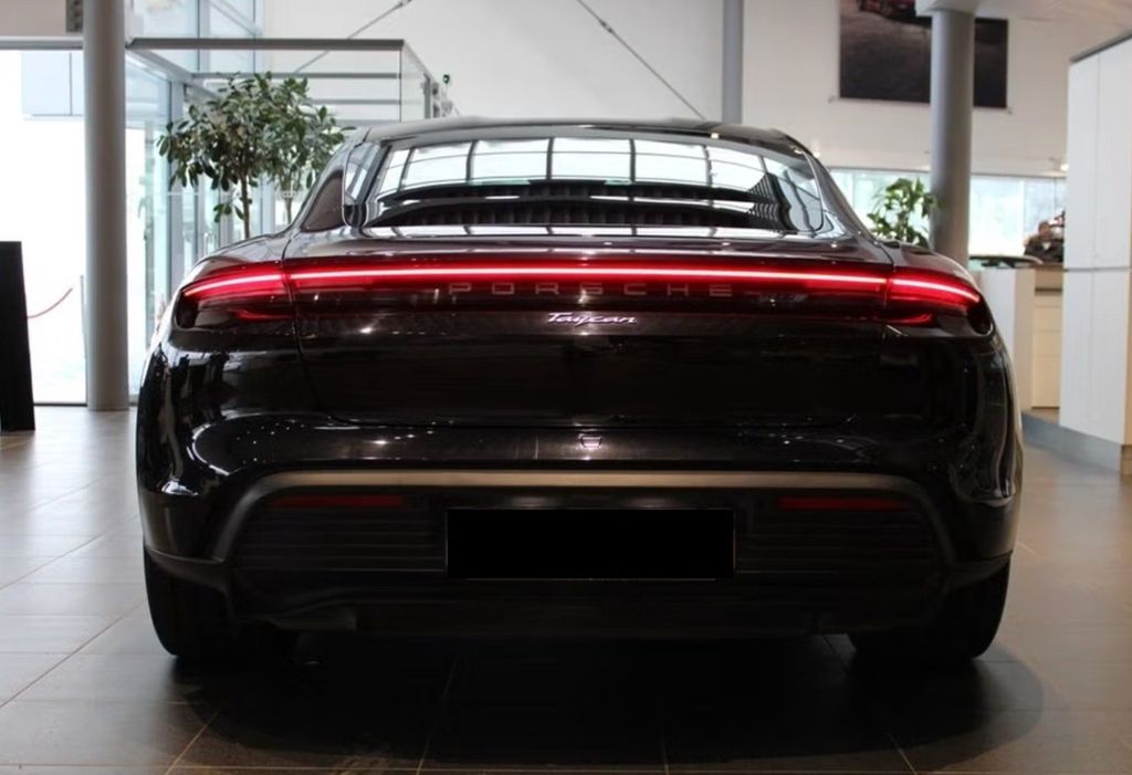 Porsche Taycan 2021