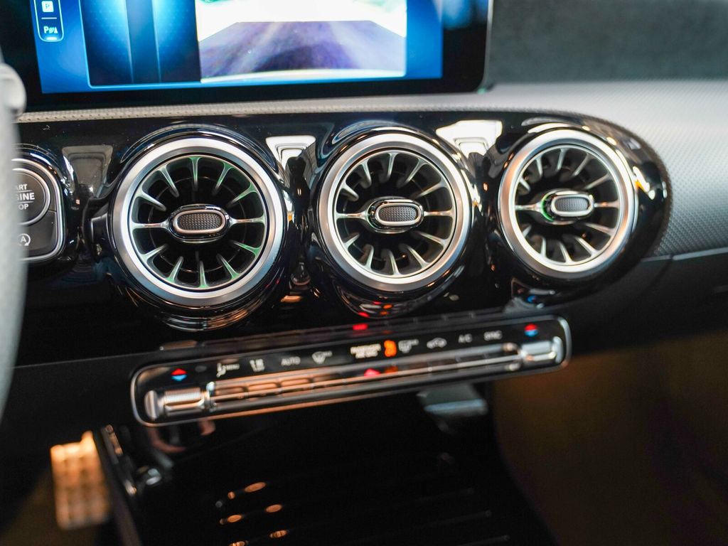 Mercedes-Benz CLA 200 2024