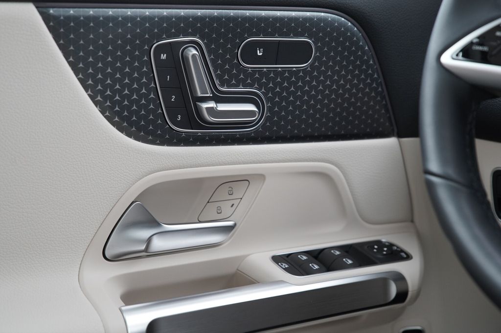 Mercedes-Benz EQB 2024