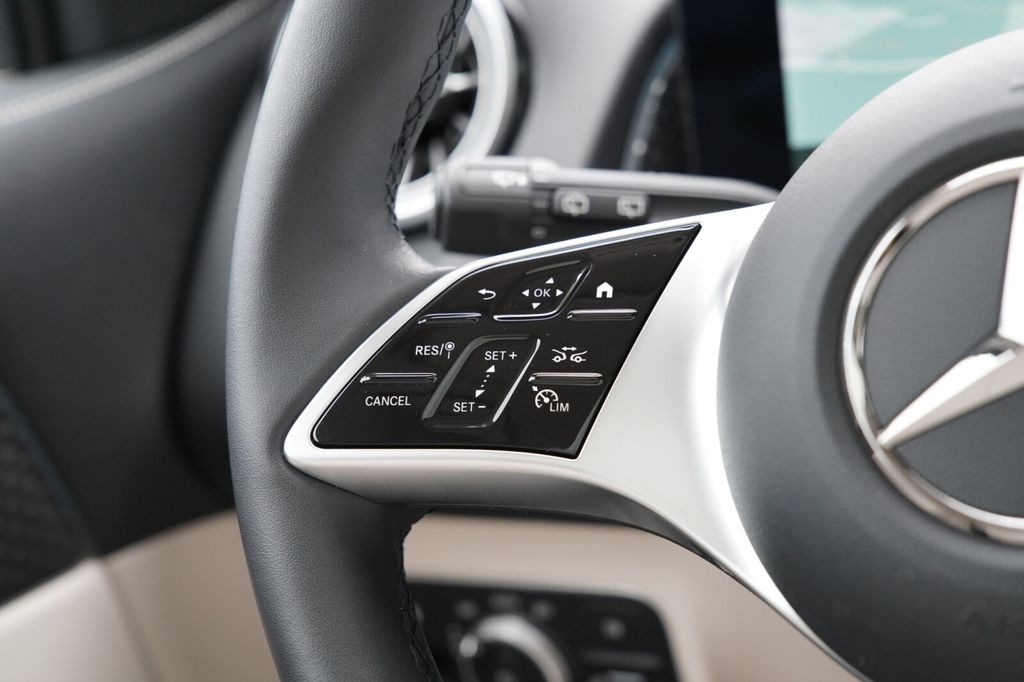 Mercedes-Benz EQB 2024