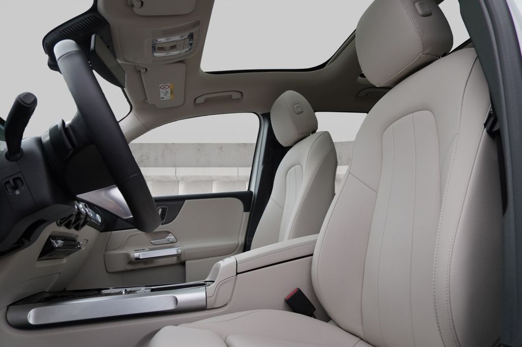 Mercedes-Benz EQB 2024