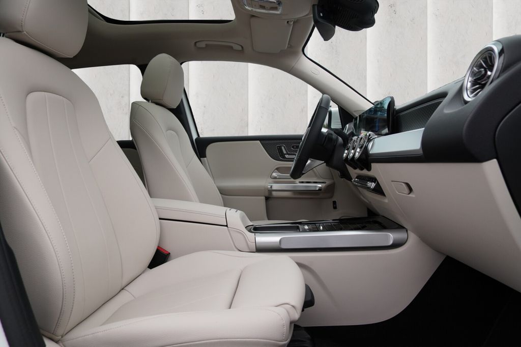 Mercedes-Benz EQB 2024