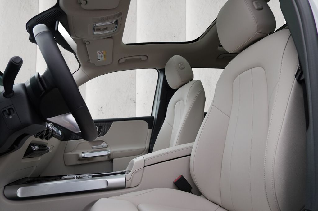 Mercedes-Benz EQB 2024