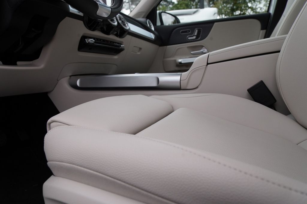 Mercedes-Benz EQB 2024