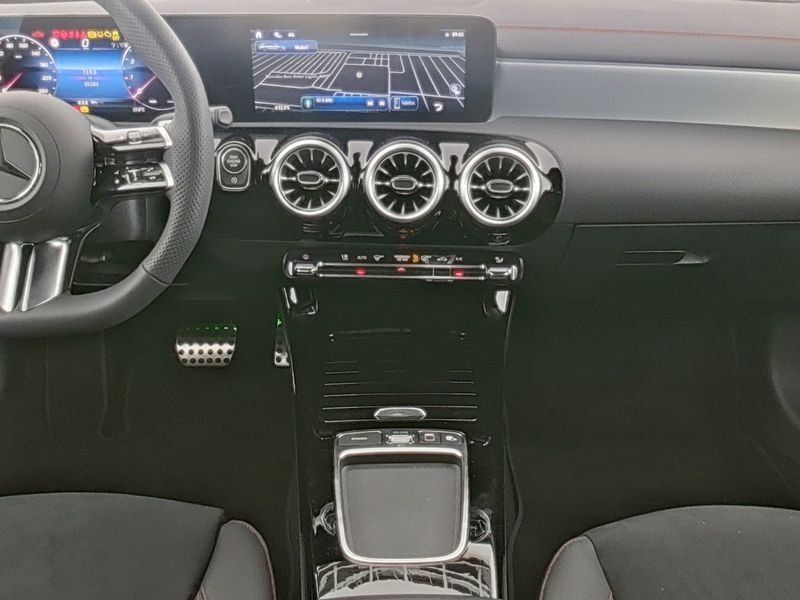 Mercedes-Benz CLA 200 Shooting Brake 2025