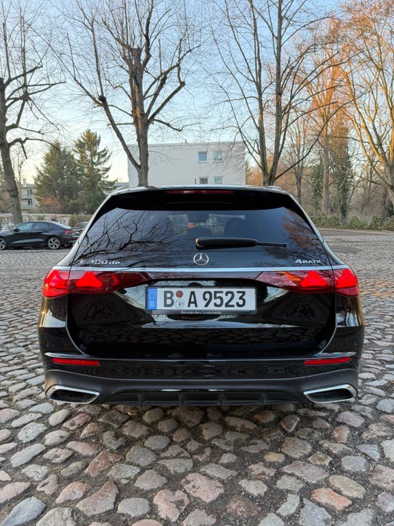 Mercedes-Benz E 300 2025