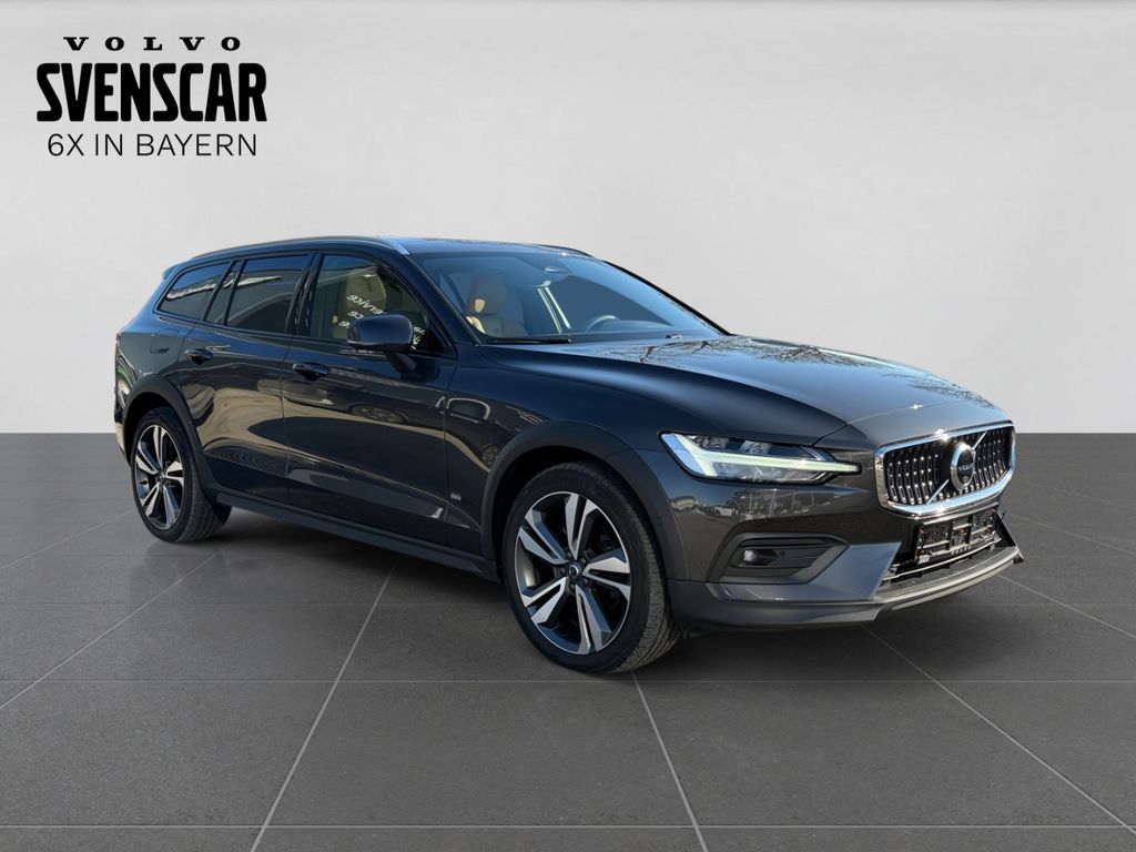 Volvo V60 Cross Country 2023