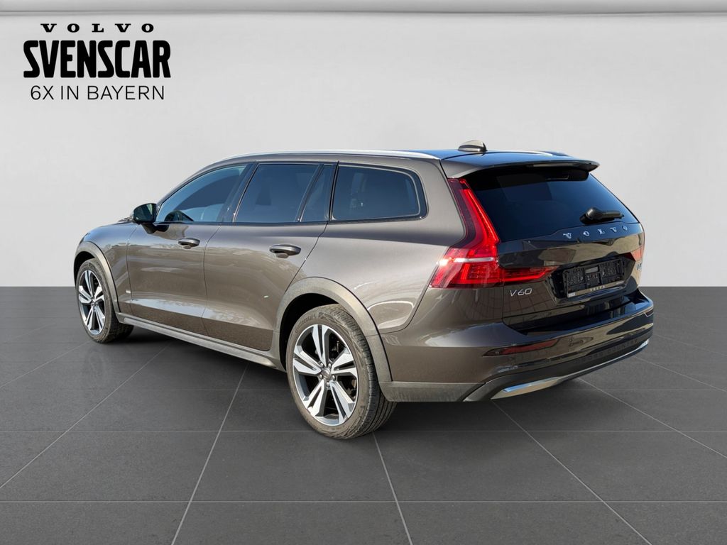 Volvo V60 Cross Country 2023