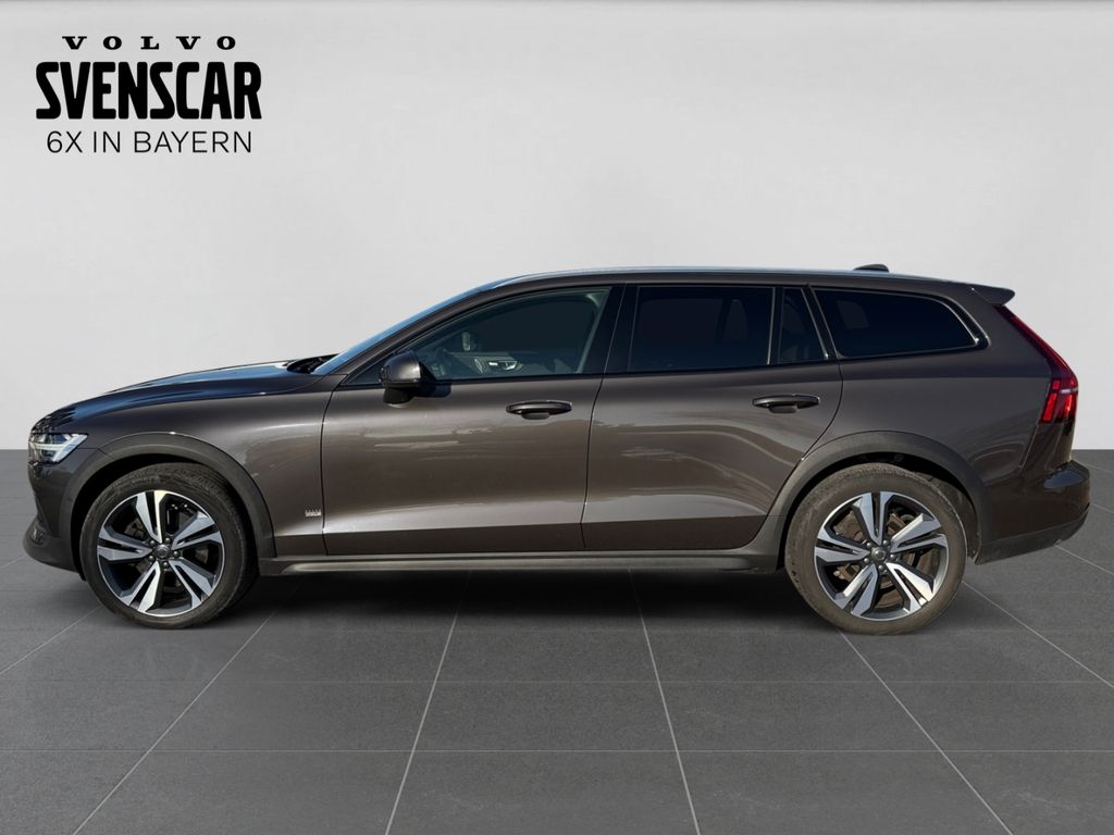 Volvo V60 Cross Country 2023