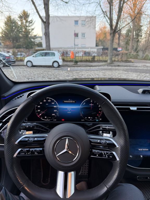 Mercedes-Benz E 300 2025