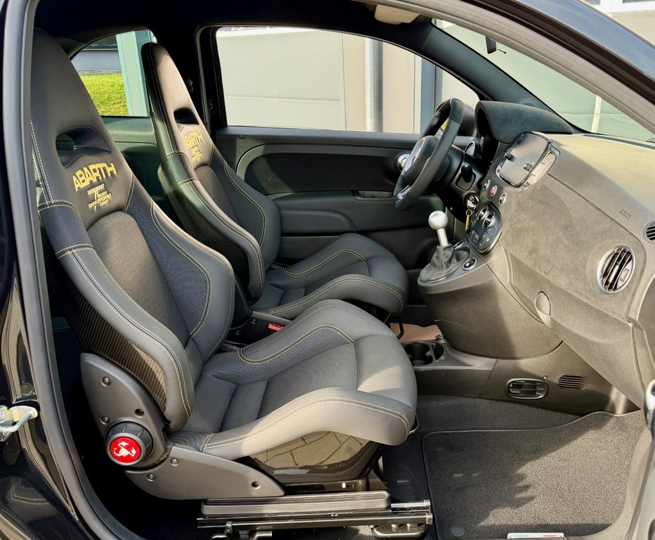 Abarth 695 2024