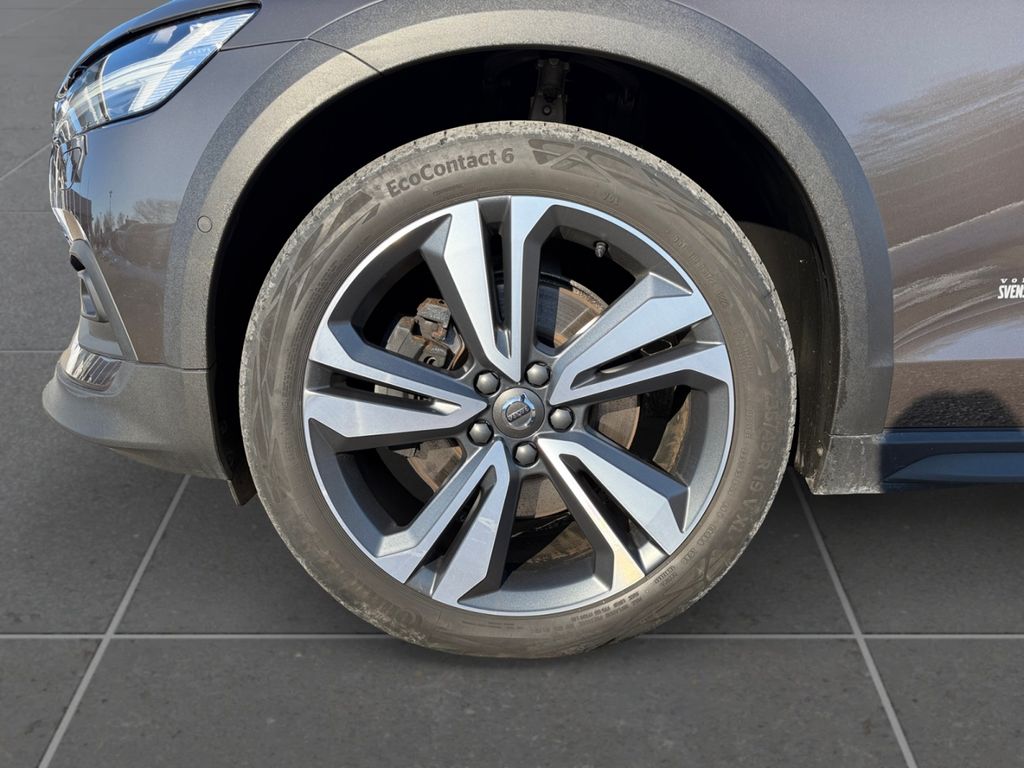 Volvo V60 Cross Country 2023