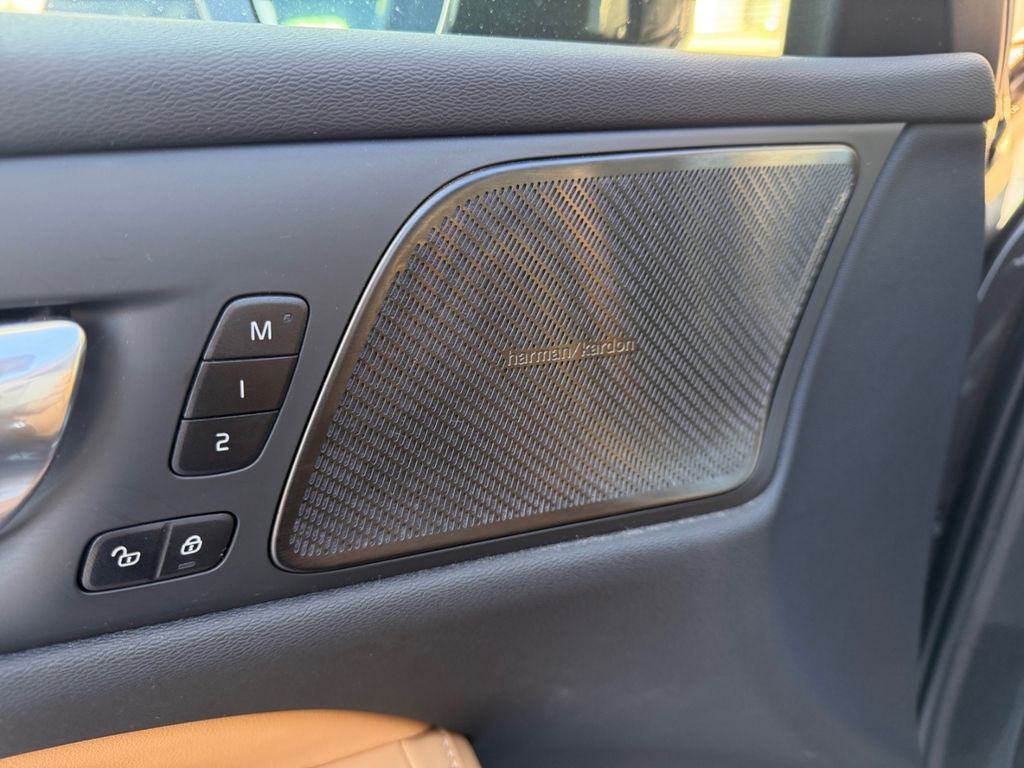 Volvo V60 Cross Country 2023