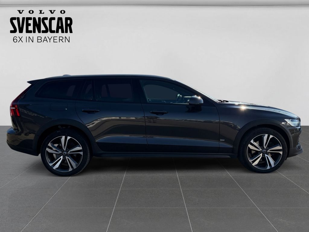 Volvo V60 Cross Country 2023