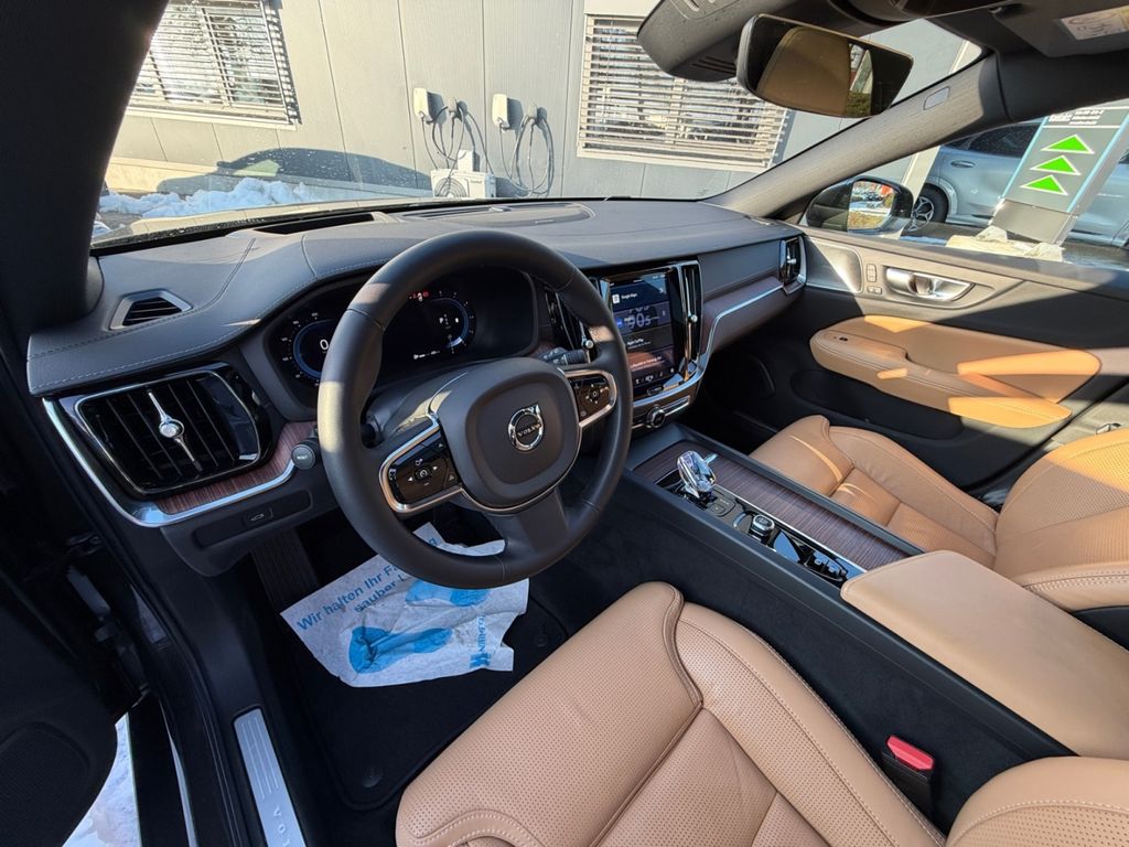 Volvo V60 Cross Country 2023