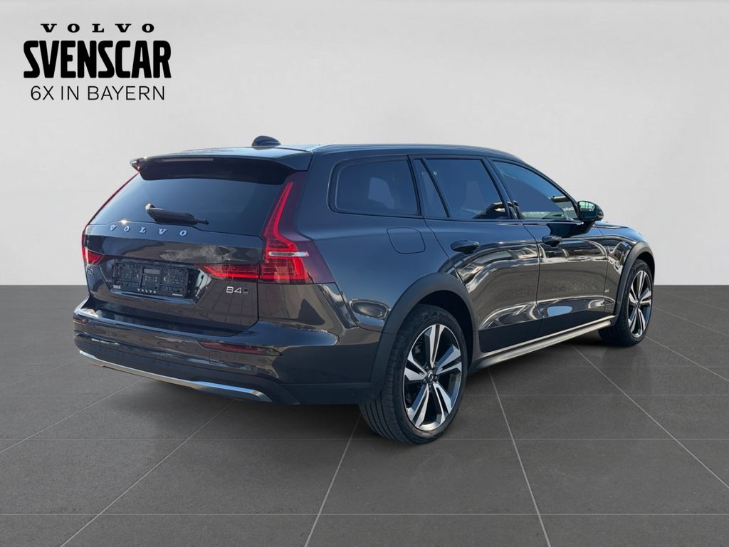 Volvo V60 Cross Country 2023