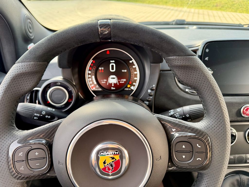 Abarth 695 2024