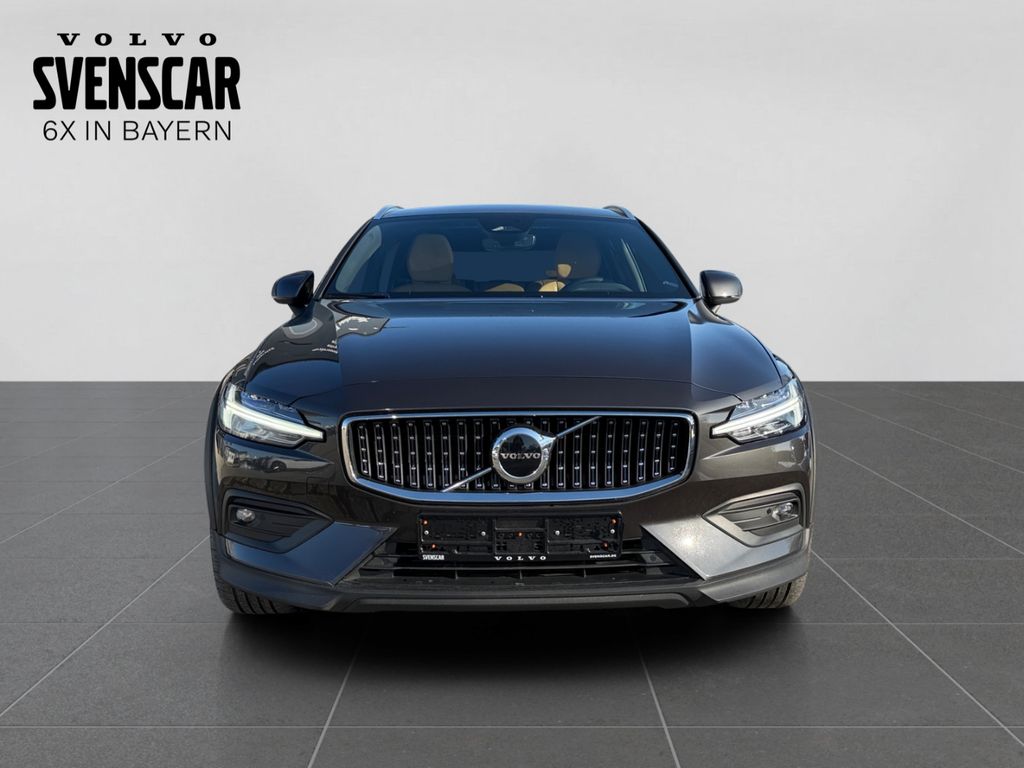 Volvo V60 Cross Country 2023