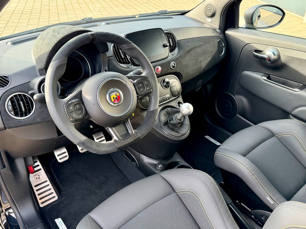 Abarth 695 2024