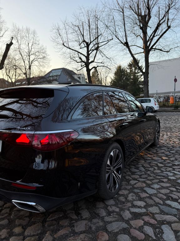 Mercedes-Benz E 300 2025