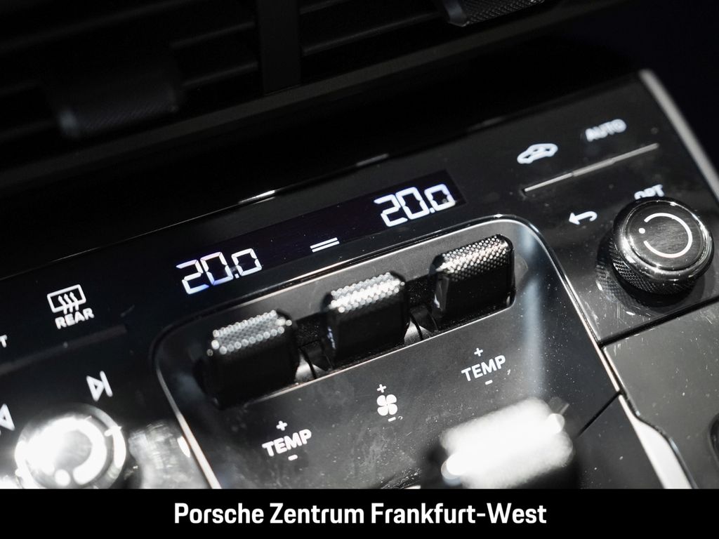 Porsche 992 2025