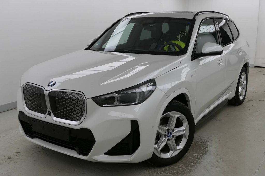 BMW iX1 2024
