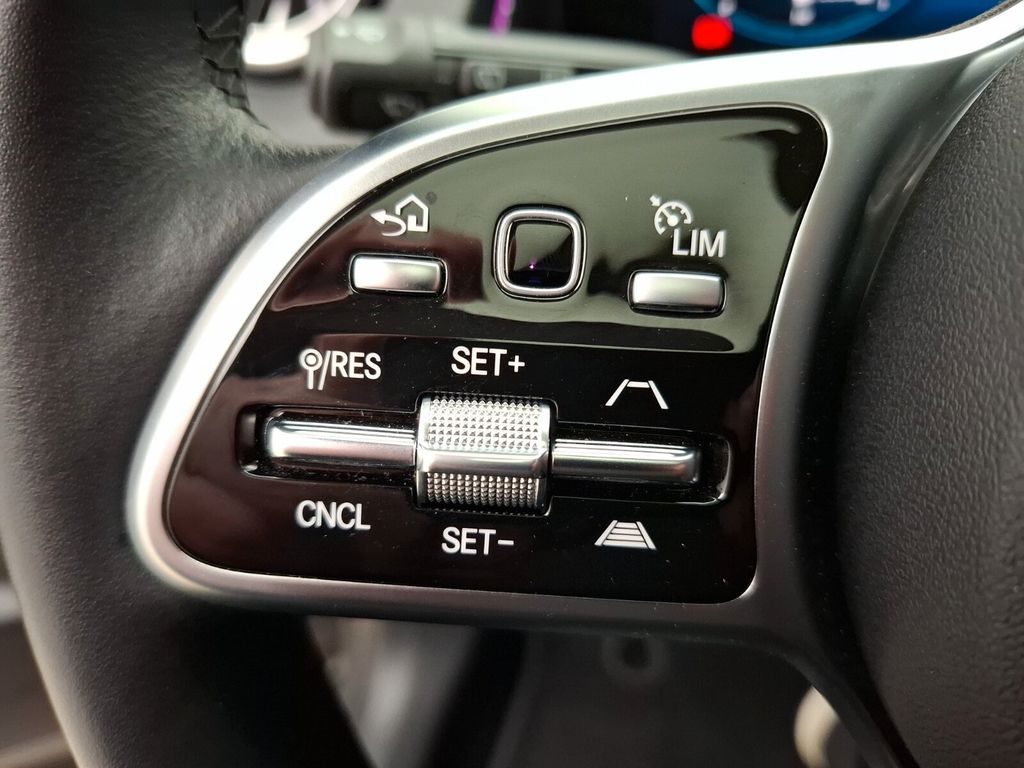 Mercedes-Benz GLB 200 2023