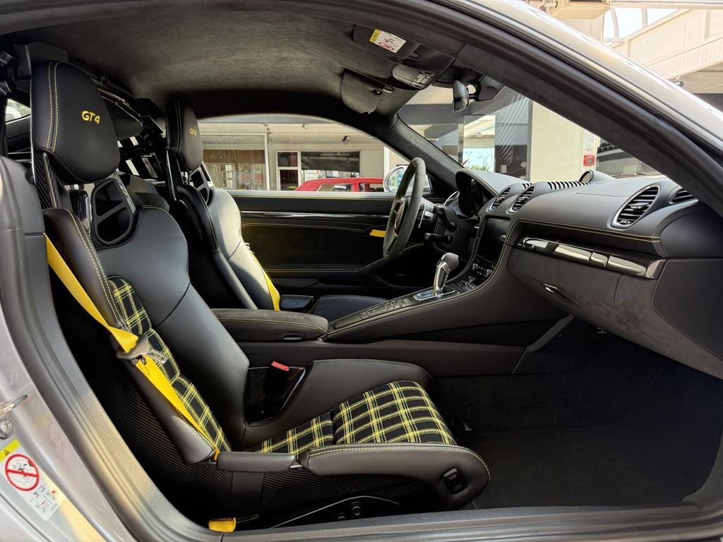 Porsche Cayman 2021