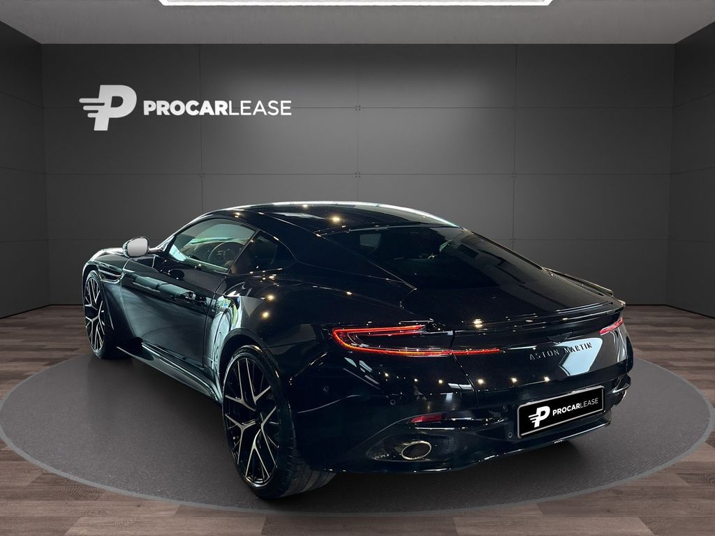 Aston Martin DB12 2025