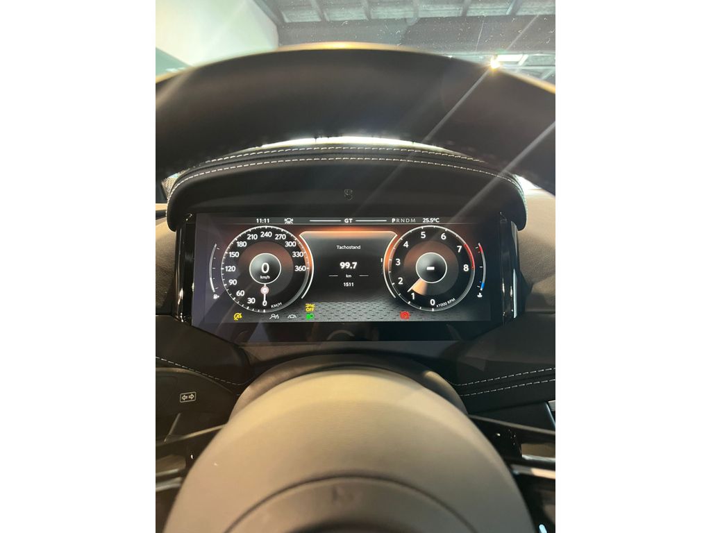 Aston Martin DB12 2025