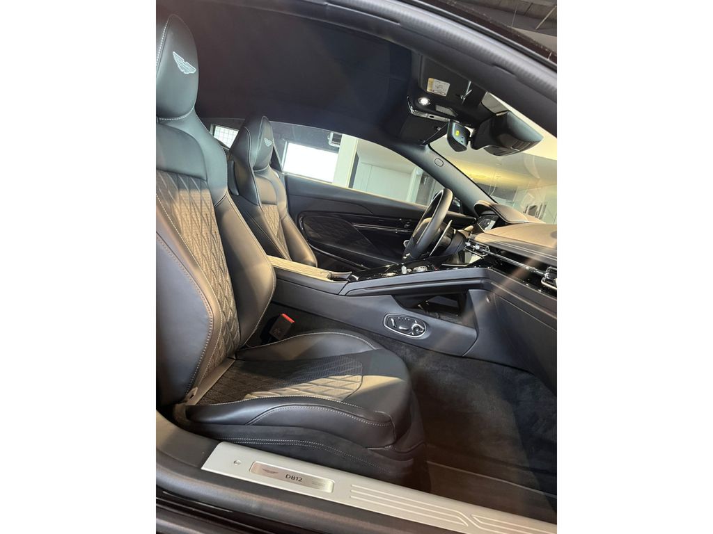 Aston Martin DB12 2025