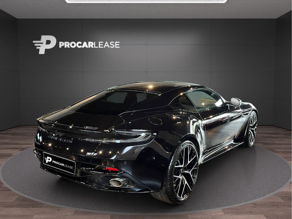 Aston Martin DB12 2025