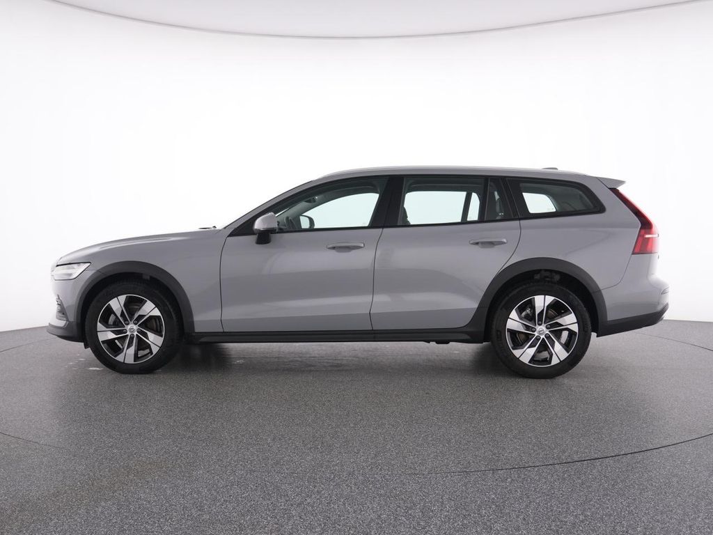 Volvo V60 Cross Country 2023