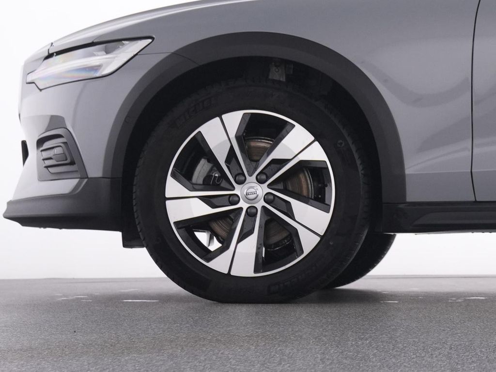 Volvo V60 Cross Country 2023