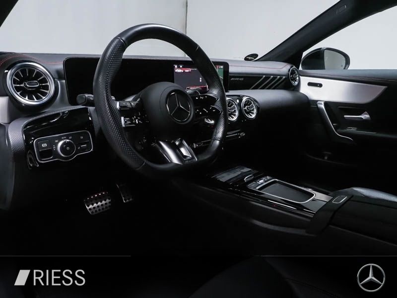 Mercedes-Benz CLA 35 AMG 2024