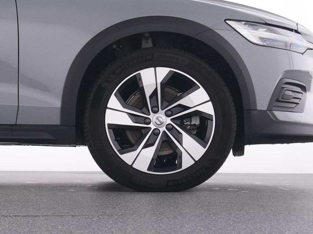 Volvo V60 Cross Country 2023