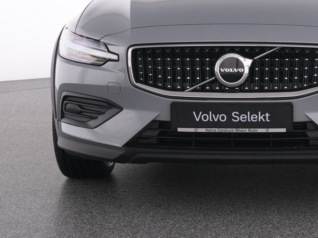 Volvo V60 Cross Country 2023