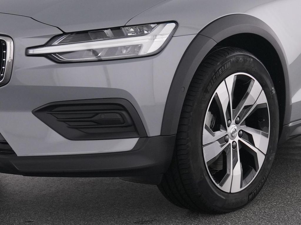 Volvo V60 Cross Country 2023