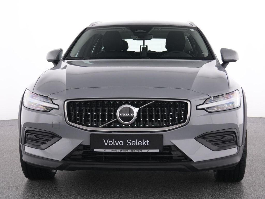 Volvo V60 Cross Country 2023